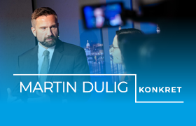 Logo Martin Dulig Konkret mit Foto von Martin Dulig im Studio im Hintergrund