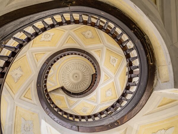 Treppenhaus im Schloss auf der Pfaueninsel mit Bemalung