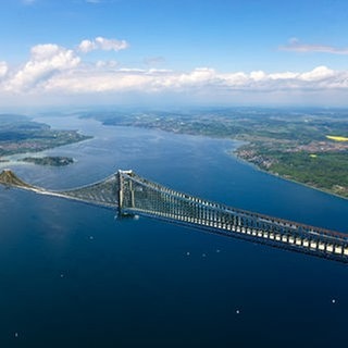 Eine fiktive Hängebrücke über dem Bodensee