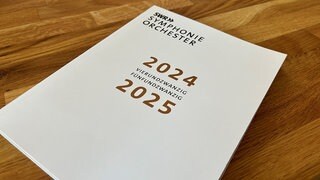 Cover der Saisonbroschüre 20242025 des SWR Symphonieorchesters