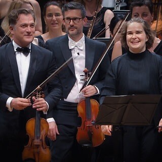 Applaus für Renaud Capuçon, Eva Ollikainen und das SWR Symphonieorchester in der Stuttgarter Liederhalle