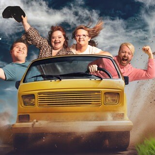 Staffel 2: Ross Antony mit seinem Team von „DOWN THE ROAD – Eine ganz besondere Abenteuerreise”. 6 Menschen mit Down-Syndrom erleben den Abenteuer-Roadtrip ihres Lebens!