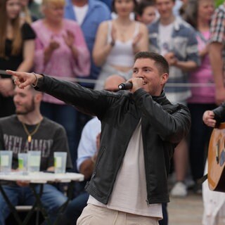 Joey Heindlezu Gast beim ZDF-Fernsehgarten in Mainz.