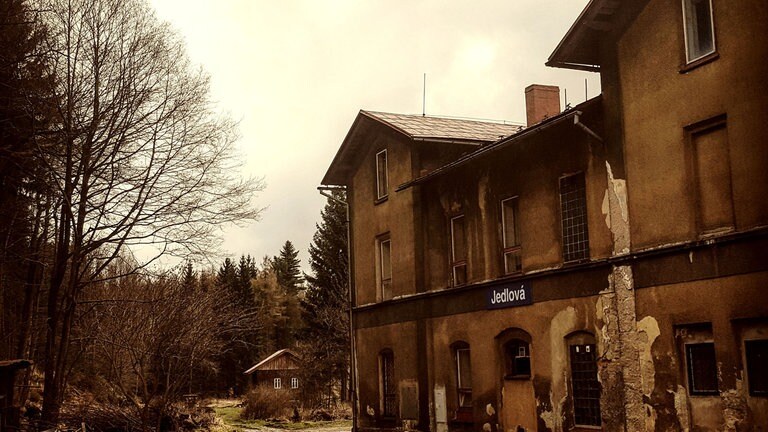 Bahnhof Jedlova, Hinteransicht