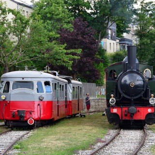 In Le Chambon-sur-Lignon treffen sich der Dampfzug und der Triebwagen.