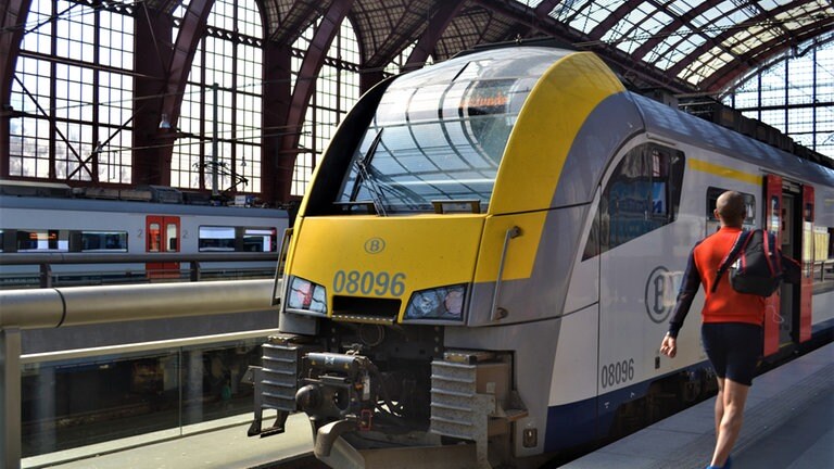 Die oberste Gleisebene in Antwerpen Centraalstation gehört ganz dem Regional- und Nahverkehr.