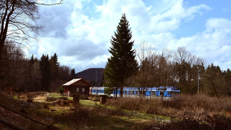 Zug bei Jedlova auf den Weg nach Rumburk