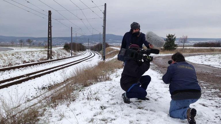 Jetzt wird er in Szene gesetzt:  Der Mann vom Verein bei seiner Lieblingsbeschäftigung, dem Fotografieren von besonderen Bahn-Momenten.