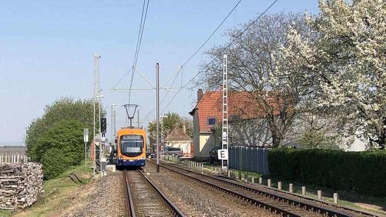 Die Bahnsteige sind jetzt barrierefrei.