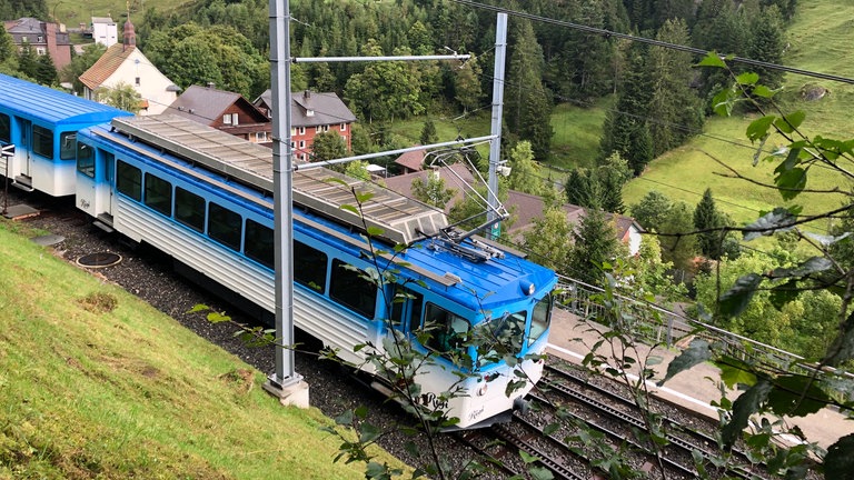 Rigi Klösterli ist ein bekannter Wallfahrtsort. Die Zahnradbahn hält auch dort.