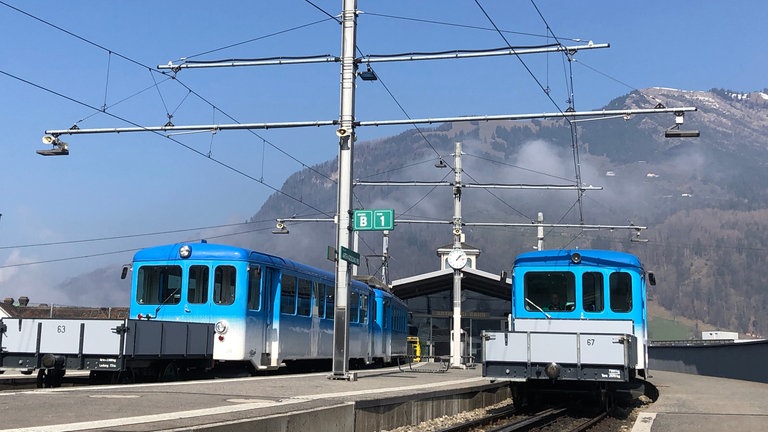 Endstation, der Rigi-Bahnen-Bahnhof in Arth-Goldau. Hier hat man Anschluss an Regional- und Fernverkehrszüge.