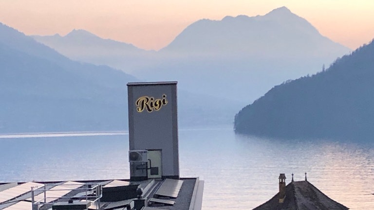 Zurück in Vitznau: ein neuer Tag beginnt am Vierwaldstätter See. Natürlich für uns wieder einer mit den Rigi-Bahnern.  