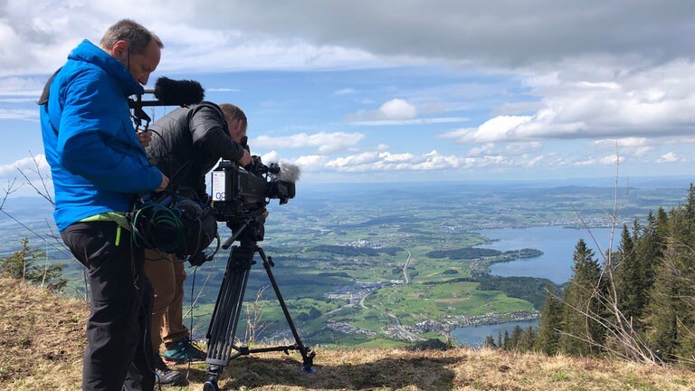 Ausblicke von der Rigi, wohin man auch schaut: Das Filmteam schwelgt in schönen Bildern, die gar nicht alle in eine einzige Sendung passen werden. 