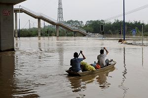 Powd w Qingyuan, prowincja Guangdong, Chiny, 22 kwietnia 2024 r.