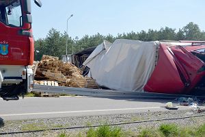 Lipwki (gm. Pilawa). Tir przewrci si na osobwk