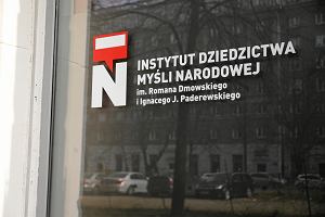 Witryna siedziby Centrum Edukacyjnego Instytutu Dziedzictwa Myli Narodowej im. Romana Dmowskiego w Warszawie przy ul. Andersa 20