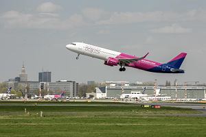 Samolot linii Wizzair startuje z Lotniska Chopina