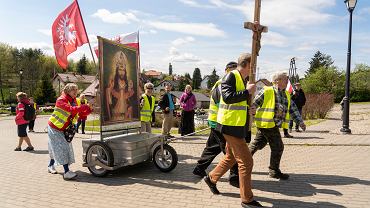 Gietrzwad. Protest przeciwko budowie centrum dystrybucyjnego Lidla. 'W obronie Matki Boej'