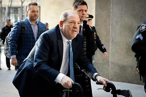 Harvey Weinstein zosta uznany winnym gwatu przed sdem w Los Angeles. Na zdjciu: przed sdem na Manhattanie, 24 lutego 2020 r.