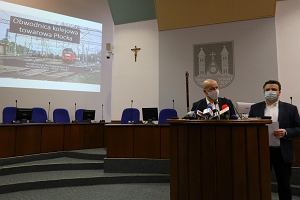 Prezydent Pocka Andrzej Nowakowski i wiceprezydent Jacek Terebus podczas konferencji prasowej powiconej planowanej towarowej obwodnicy kolejowej