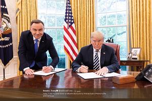 Andrzej Duda podpisuje deklaracj wsppracy. Oficjalne wizyta prezydenta RP w USA. Waszyngton, Biay Dom, Gabinet Owalny, 19 wrzenia 2018. Fotografia z oficjalnego profilu prezydenta Stanw Zjednoczonych