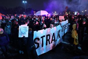 Protest Oglnopolskiego Strajku Kobiet w Warszawie