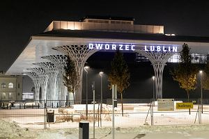 Dworzec Lublin ozdobiony neonem