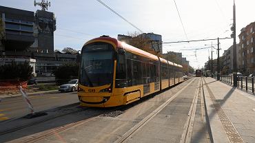 Warszawa. Zderzenie samochodu z tramwajem na nowej trasie do Wilanowa