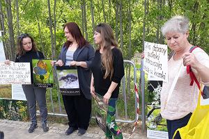 Symboliczne zamknicie parku naturalistycznego na grkach czechowskich przez aktywistw