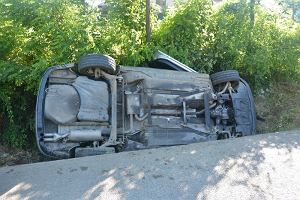 Pijany kierowca audi wjecha do rowu. Wypadek w Jasionce