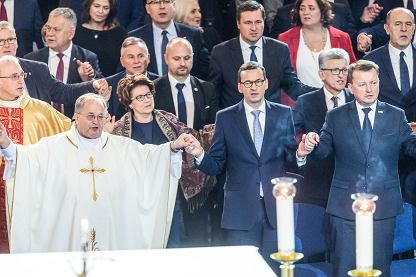 Uroczystoci z okazji 27. rocznicy powstania Radia Maryja w Toruniu. Na zdjciu m.in.: ojciec Tadeusz Rydzyk, premier Mateusz Morawiecki, Mariusz Baszczak.