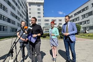 Starachowice, 29 czerwca 2023 roku. Konferencja prasowa z udziaem prezydenta Marka Materka, powicona miejskiemu programowi in vitro.