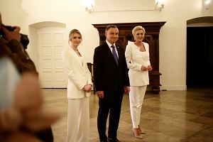 Wybory prezydenckie 2020, druga tura. Prezydent Andrzej Duda wraz z maonk Agat i crk King - po wieczorze wyborczym. Warszawa, Paac Prezydencki, 12 lipca 2020