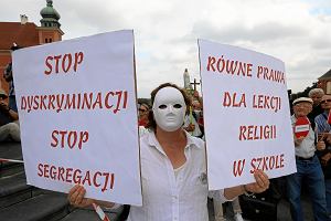 Protest katechetw na pl. Zamkowym przeciwko zmianom w lekcjach religii