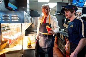 Kandydat Partii Republikaskiej na prezydenta i byy prezydent USA Donald Trump podaje frytki w McDonaldzie w Feasterville-Trevose w Pensylwanii.