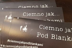 Naklejki rozdawane wspierajcym akcj 'Ciemno jak Pod Blankami'