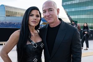 Lauren Sanchez i Jeff Bezos na pokazie Versace, Los Angeles, marzec 2023.