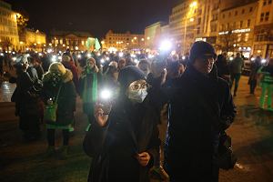 Manifestacja w Poznaniu po mierci 30-letniej Izy z Pszczyny