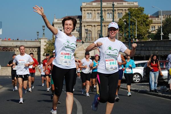 Kada osoba biegnca w 34. Maratonie Warszawskim moe dooy swoj cegiek do organizacji obozw dla dzieci z chorobami onkologicznymi.