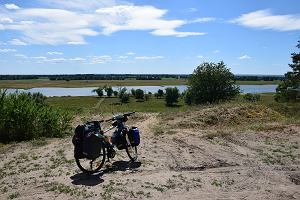 Rowerowa turystyka na Pomorzu Zachodnim rozkwita. Na zdjciu widok na Dolin Odry w Gozdowicach