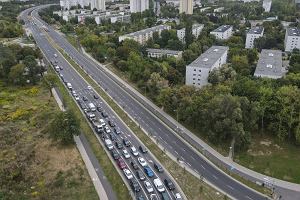 Trasa katowicka midzy rondem Rataje a estakad - to tu, od strony os. Jagielloskiego i Owiecenia (u gry po prawej) powsta maj nowe ekrany akustyczne