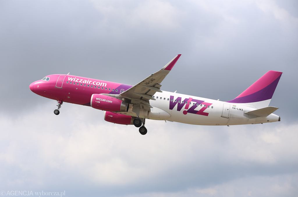 Samolot linii Wizz Air, port Lotniczy Szczecin - Goleniw, 03.07.2020 r.