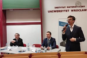 Debata studencka przed wyborami rektora na Uniwersytecie Wrocawskim. Od lewej kandydaci: prof. Marcin Wodziski i prof. Robert Wieczorek. Urzdujcy rektor prof. Robert Olkiewicz nie przyszed