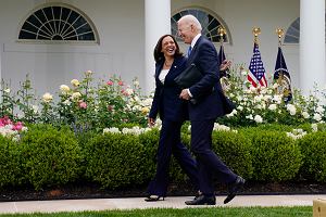 Prezydent Joe Biden i wiceprezydentka Kamala Harris tu po obwieszczeniu Amerykanom informacji o luzowaniu restrykcji dotyczcych noszenia maseczek. Ogrd Rany przy Biaym Domu, Waszyngton, 13 maja 2021 r.