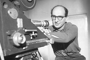 Operator filmowy Jerzy Lipman w 1956 roku.