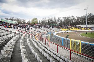 Mecz ulowy midzy ROW Rybnik a Trans MF Landshut Devils. Tumw na stadionie nie byo