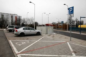 Przy dworcu Psie Pole powstanie kolejny parking dla aut.