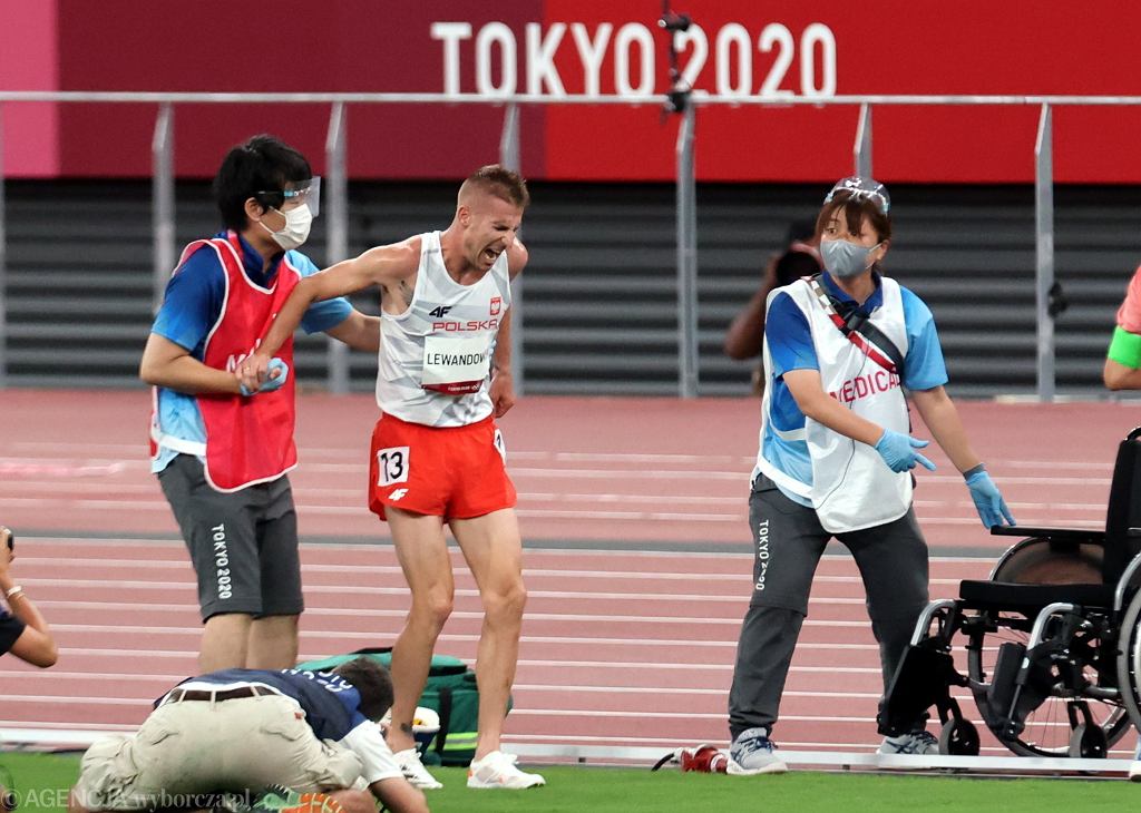 Kontuzja Marcina Lewandowskiego podczas pfinau na 1500 m na Igrzyskach Olimpijskich w Tokio.