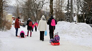 Ferie zimowe 2023 - terminy. Przed nimi uczniw czeka rozczarowanie. Chodzi o przerw witeczn