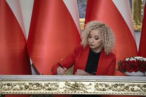 Ministra ds. rwnoci Katarzyna Kotula podczas uroczystoci powoania i zaprzysienia Rady Ministrw w Paacu Prezydenckim